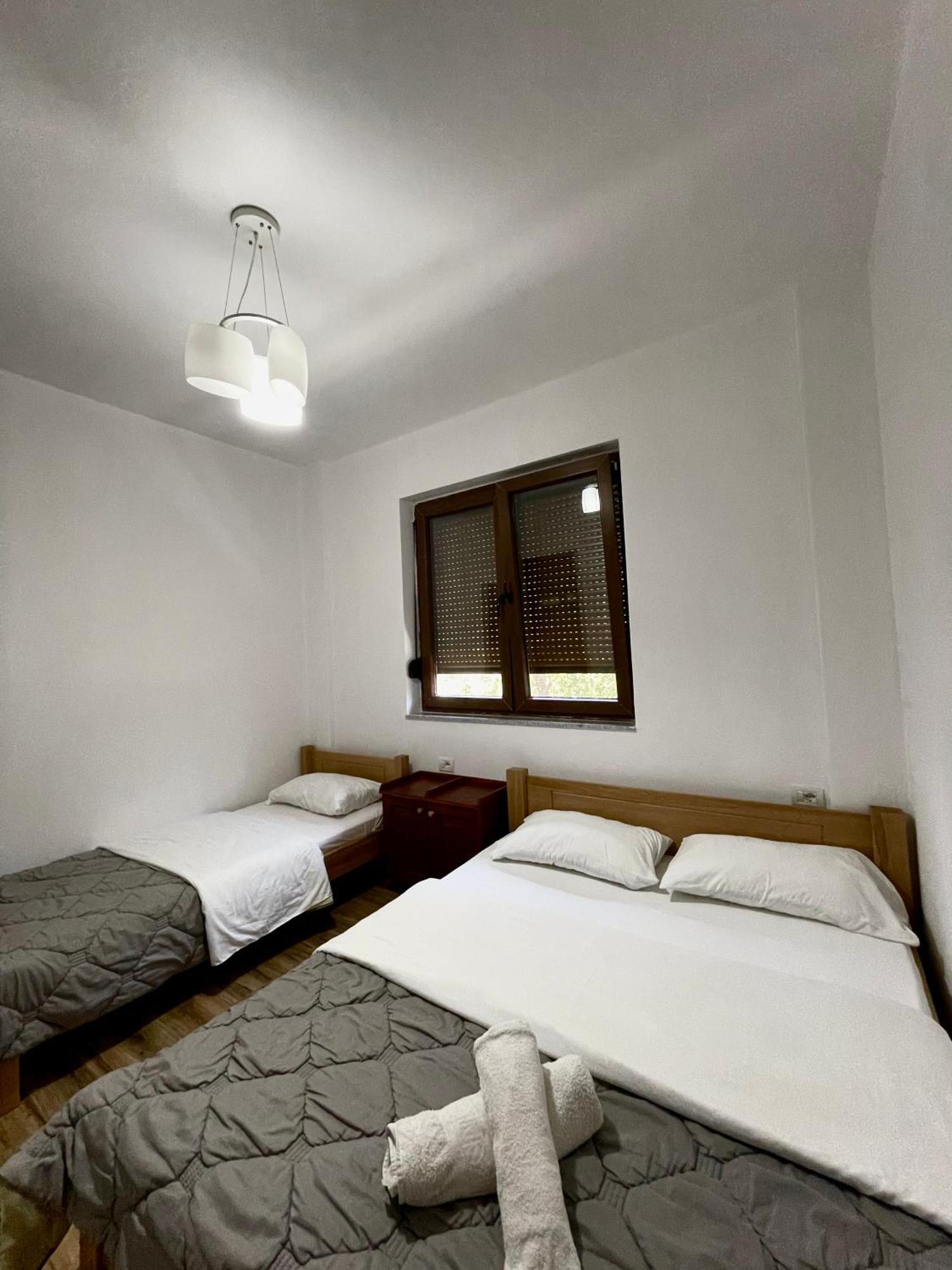 Lazer Cardaku Guesthouse Валбона Екстериор снимка