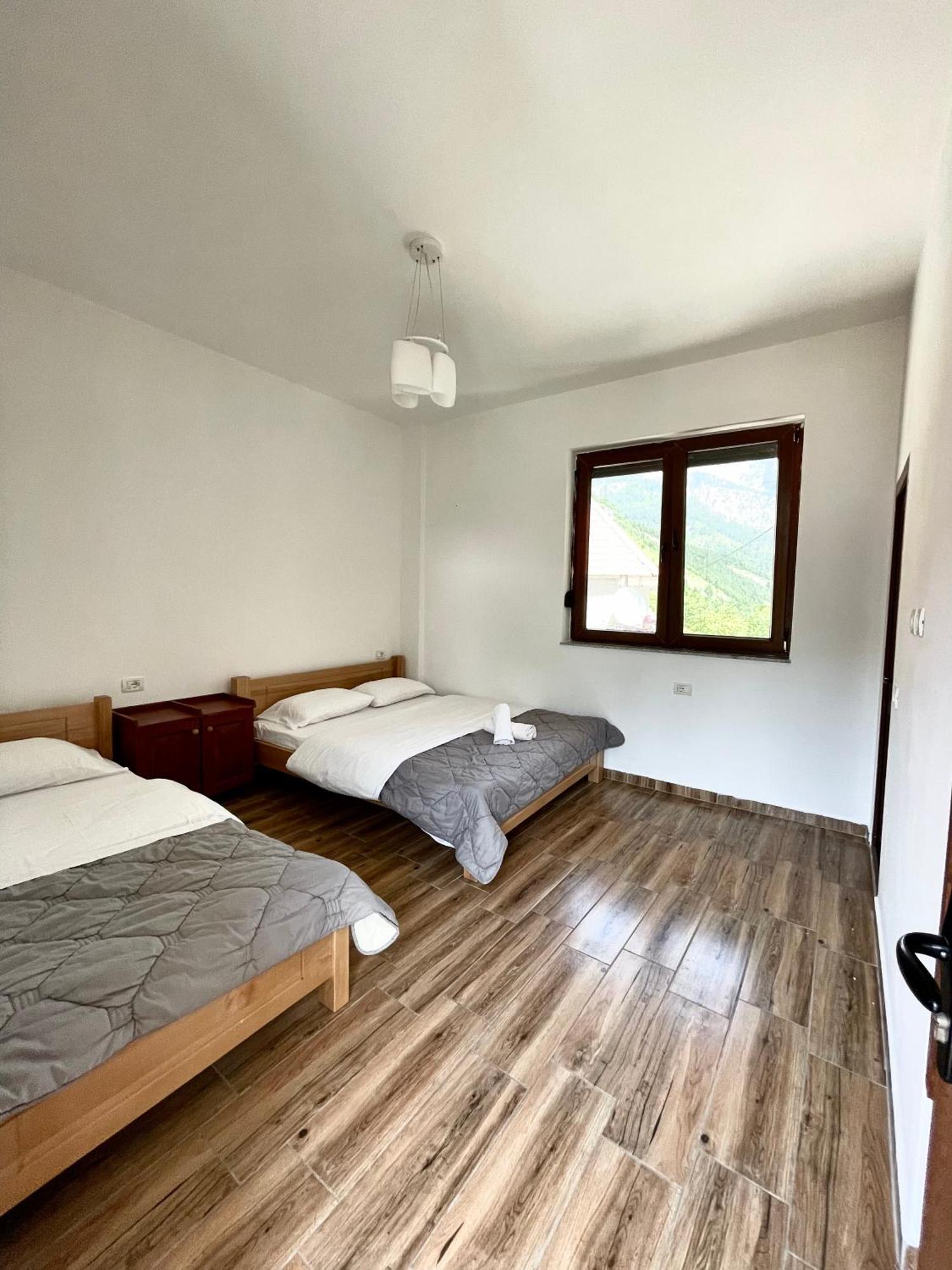 Lazer Cardaku Guesthouse Валбона Екстериор снимка