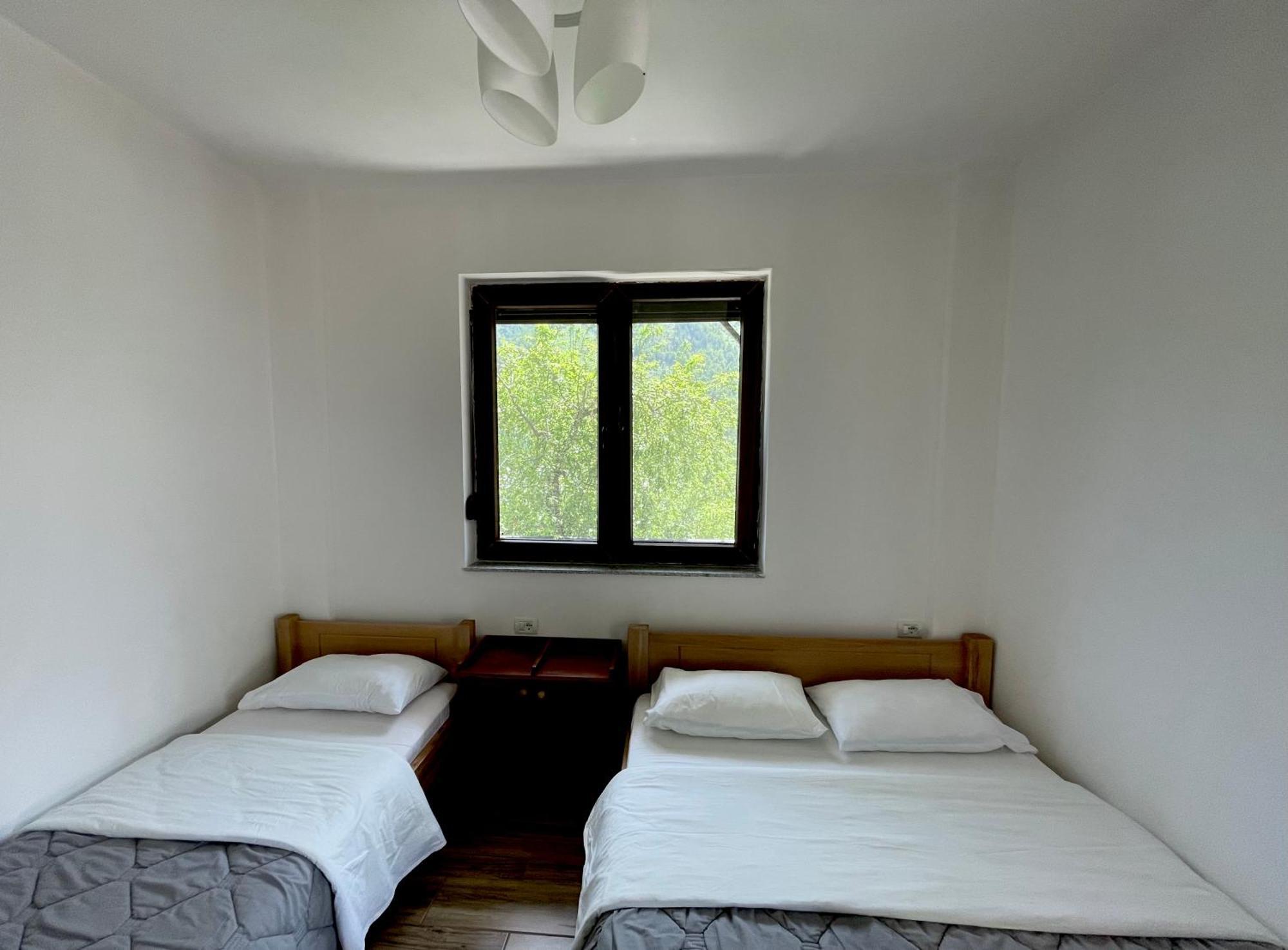 Lazer Cardaku Guesthouse Валбона Екстериор снимка