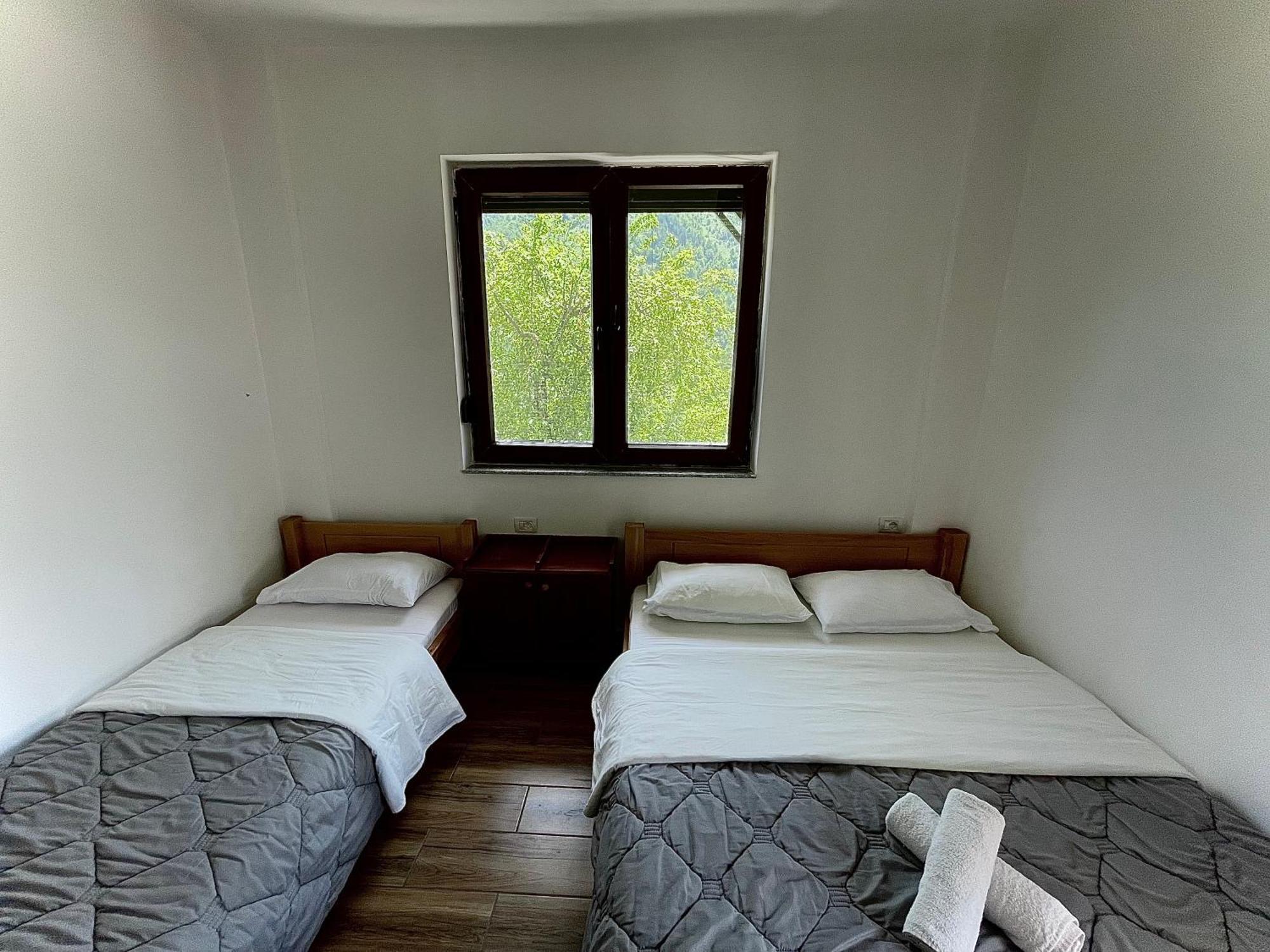 Lazer Cardaku Guesthouse Валбона Екстериор снимка