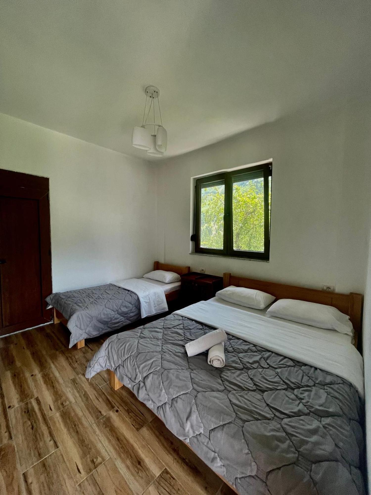Lazer Cardaku Guesthouse Валбона Екстериор снимка
