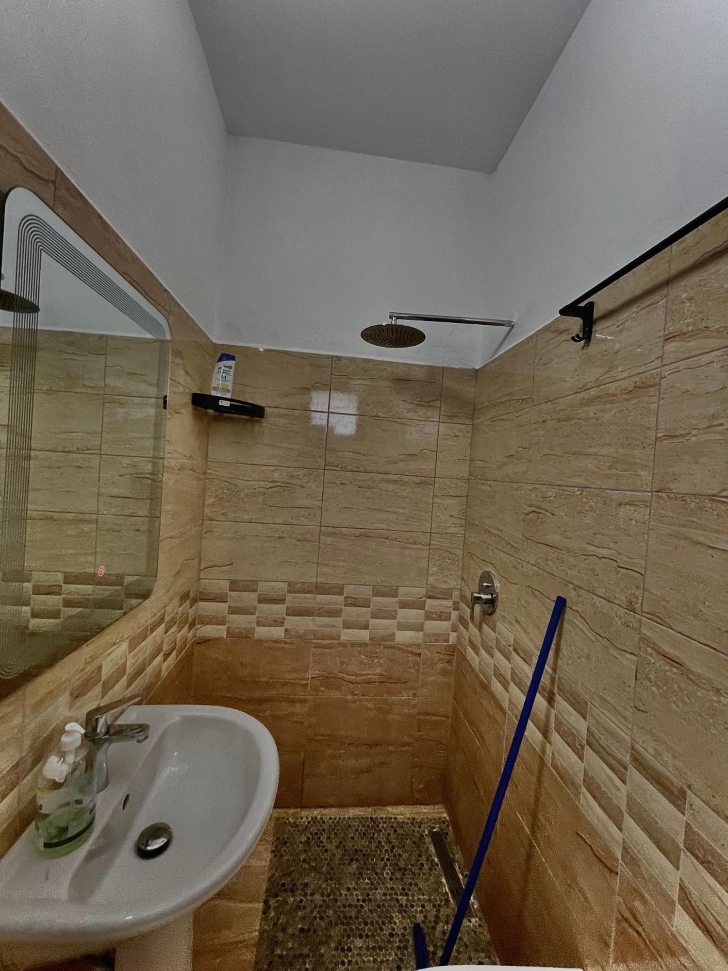 Lazer Cardaku Guesthouse Валбона Екстериор снимка