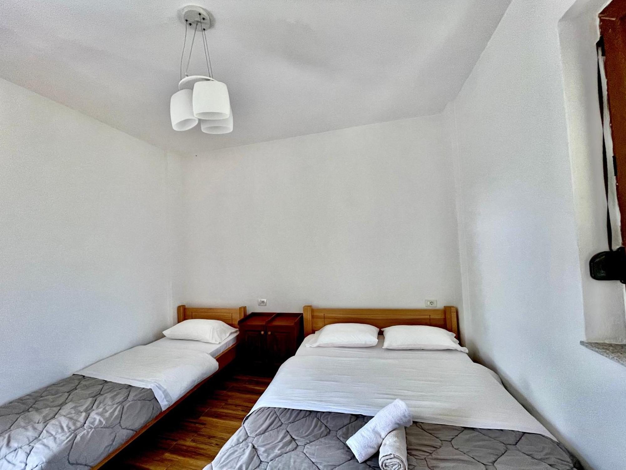 Lazer Cardaku Guesthouse Валбона Екстериор снимка