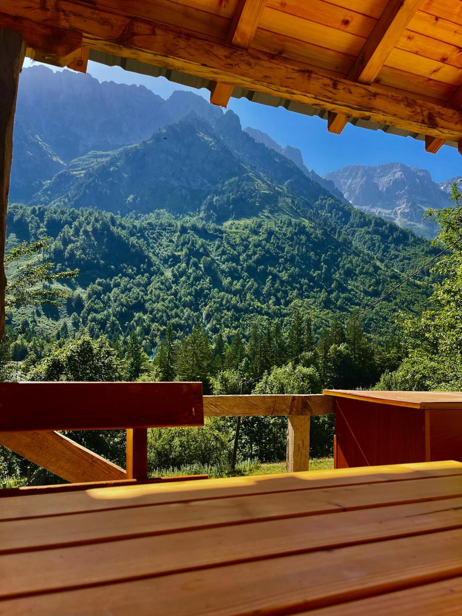 Lazer Cardaku Guesthouse Валбона Екстериор снимка