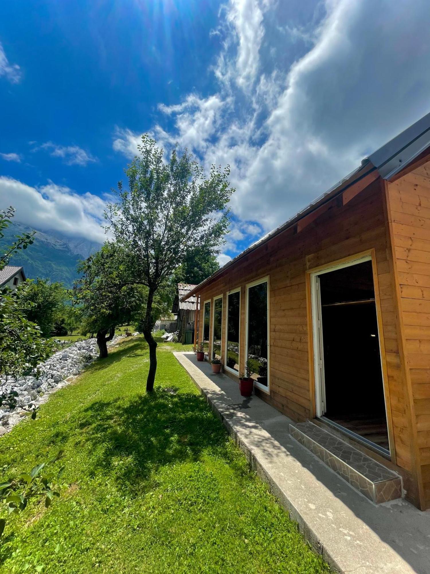 Lazer Cardaku Guesthouse Валбона Екстериор снимка