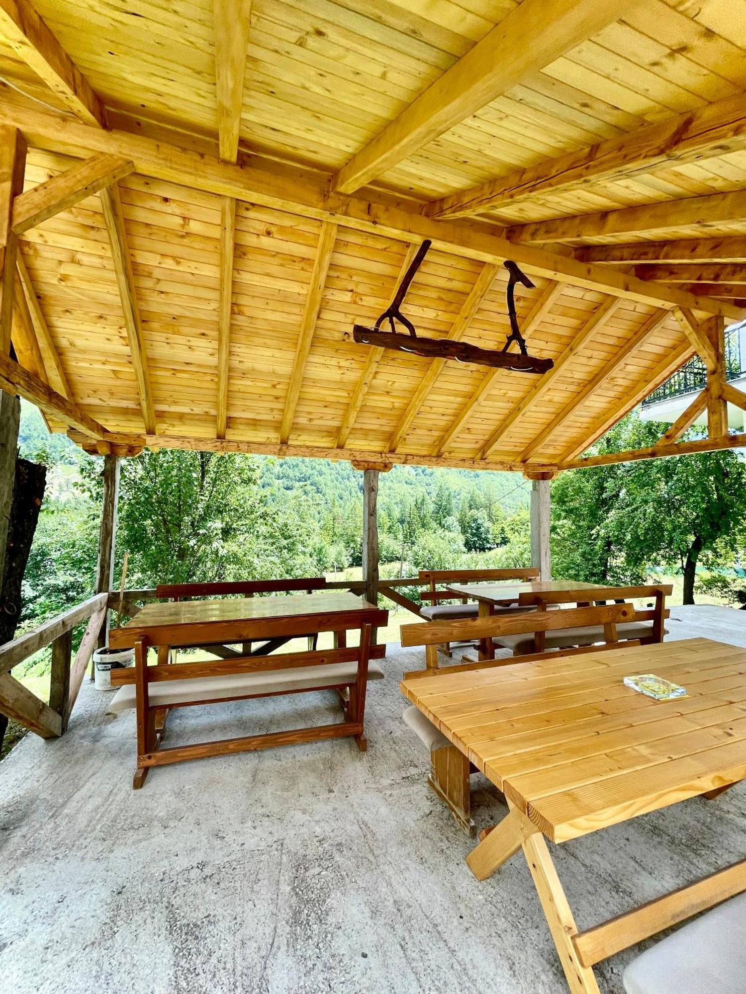 Lazer Cardaku Guesthouse Валбона Екстериор снимка