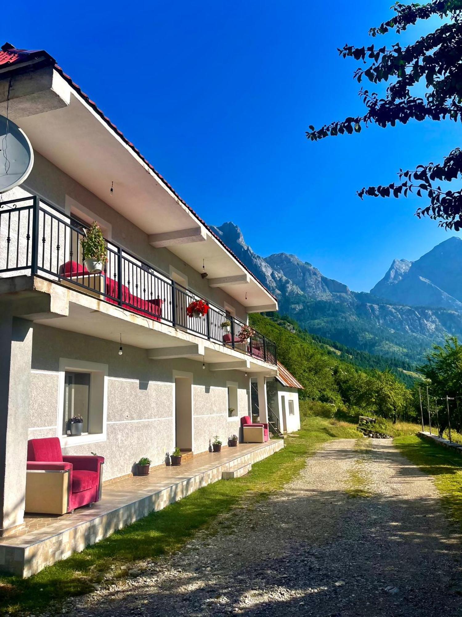Lazer Cardaku Guesthouse Валбона Екстериор снимка