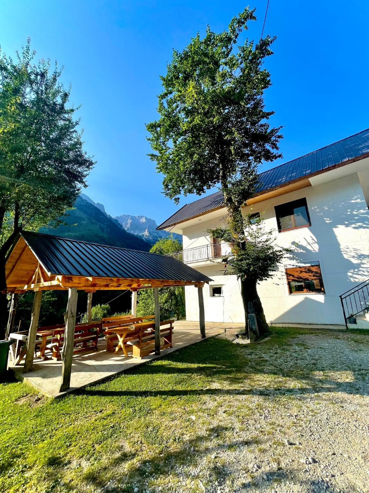 Lazer Cardaku Guesthouse Валбона Екстериор снимка