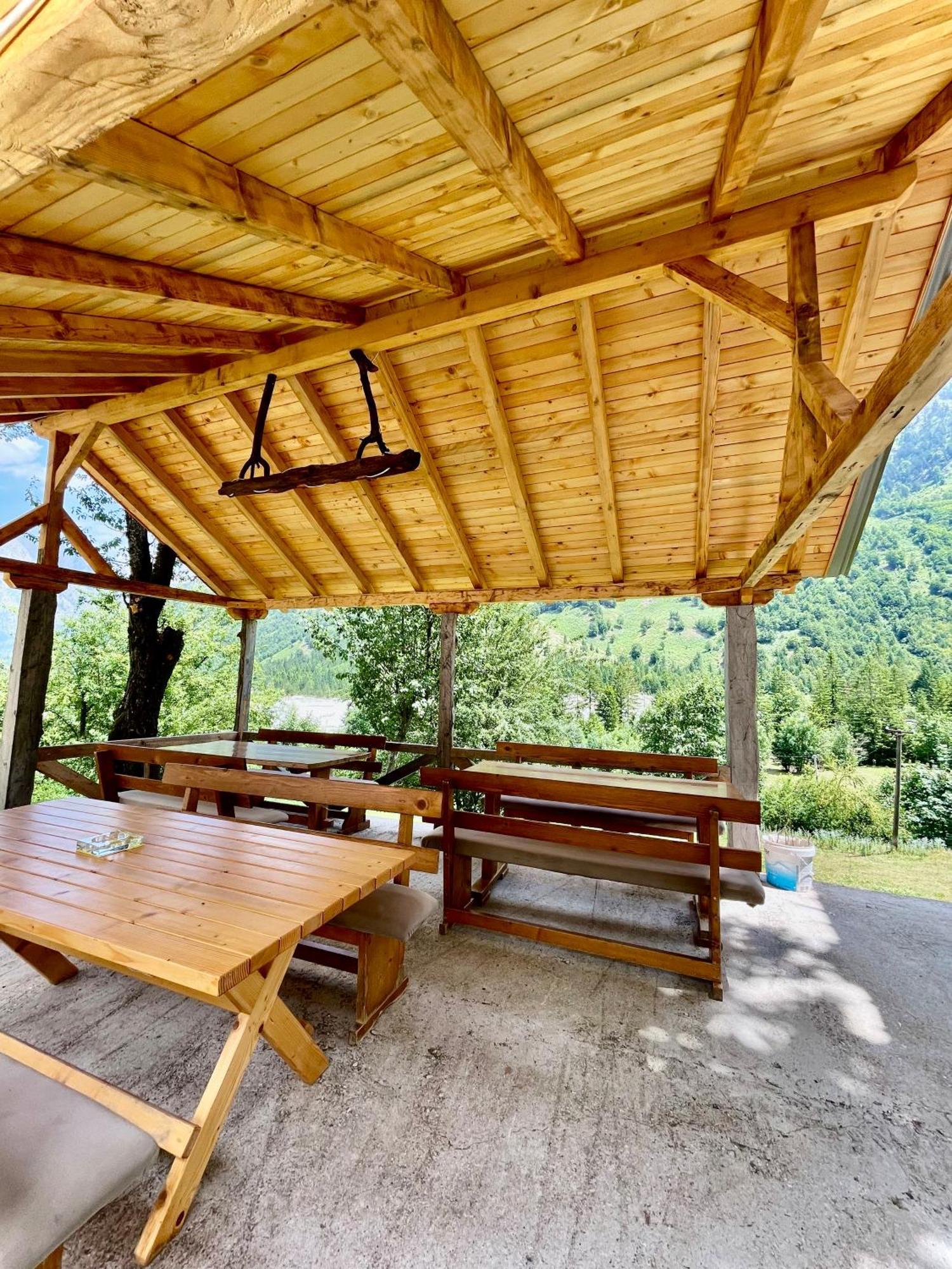 Lazer Cardaku Guesthouse Валбона Екстериор снимка