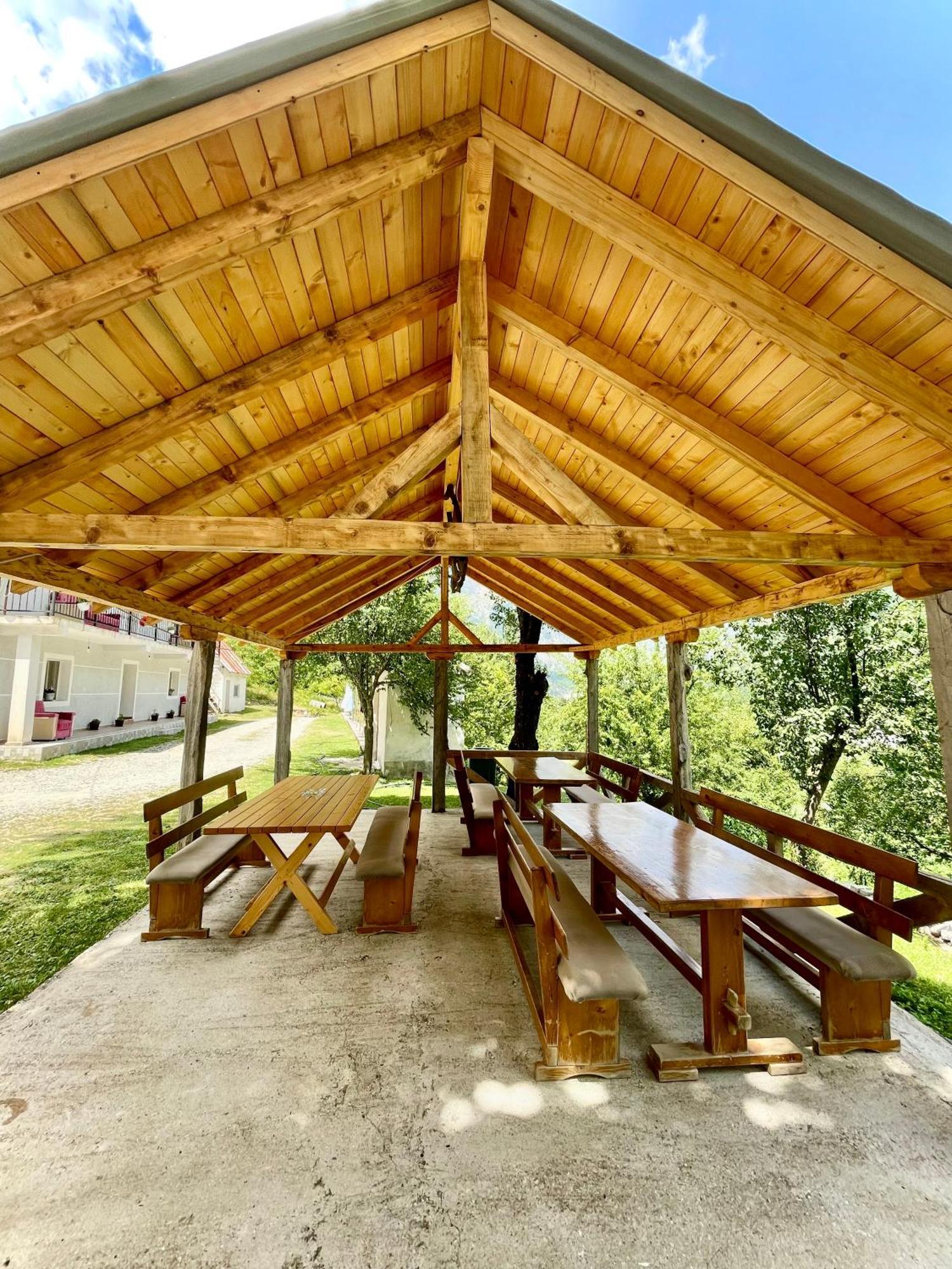 Lazer Cardaku Guesthouse Валбона Екстериор снимка